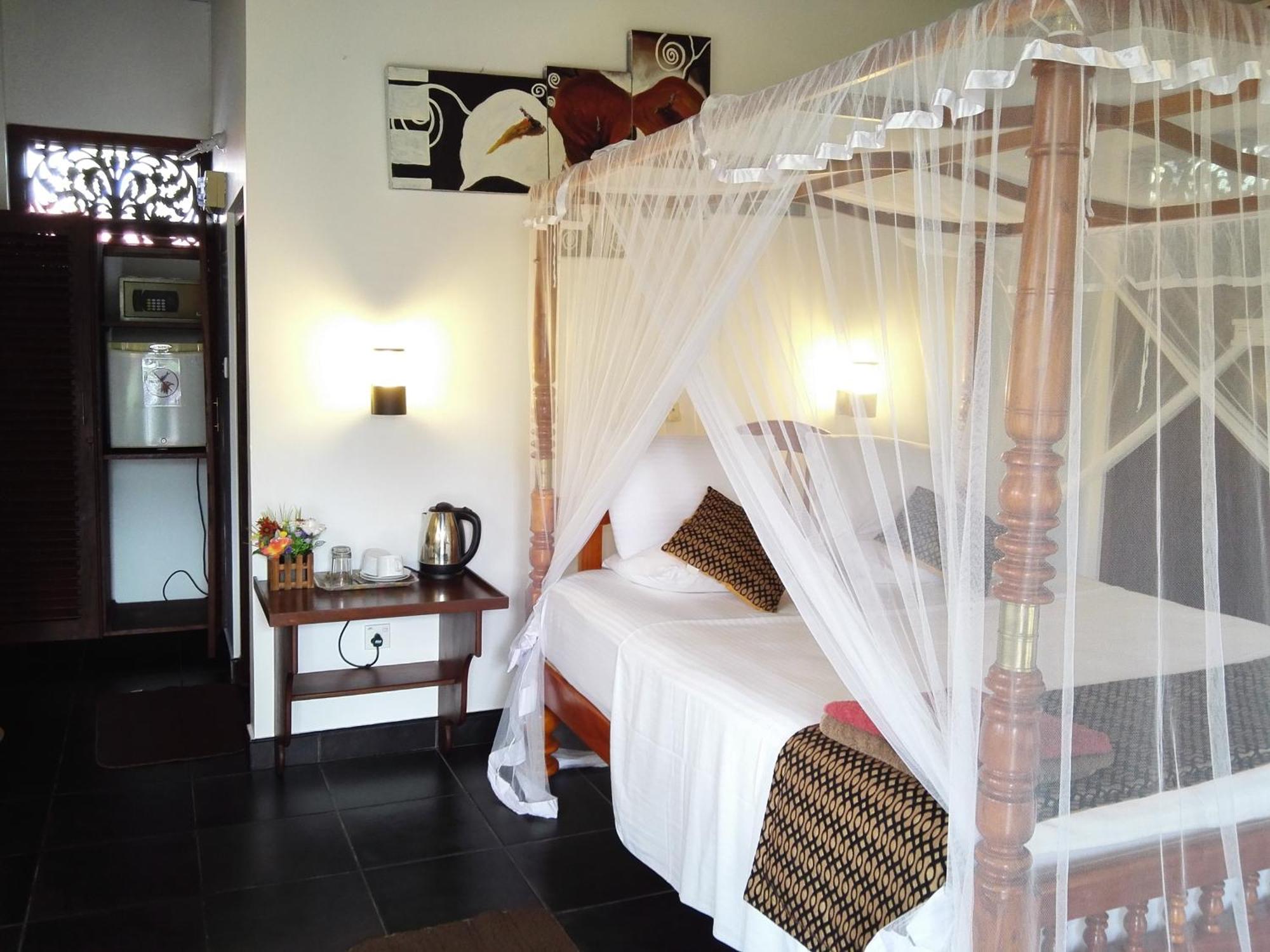The Oasis Villa Hikkaduwa Exterior photo