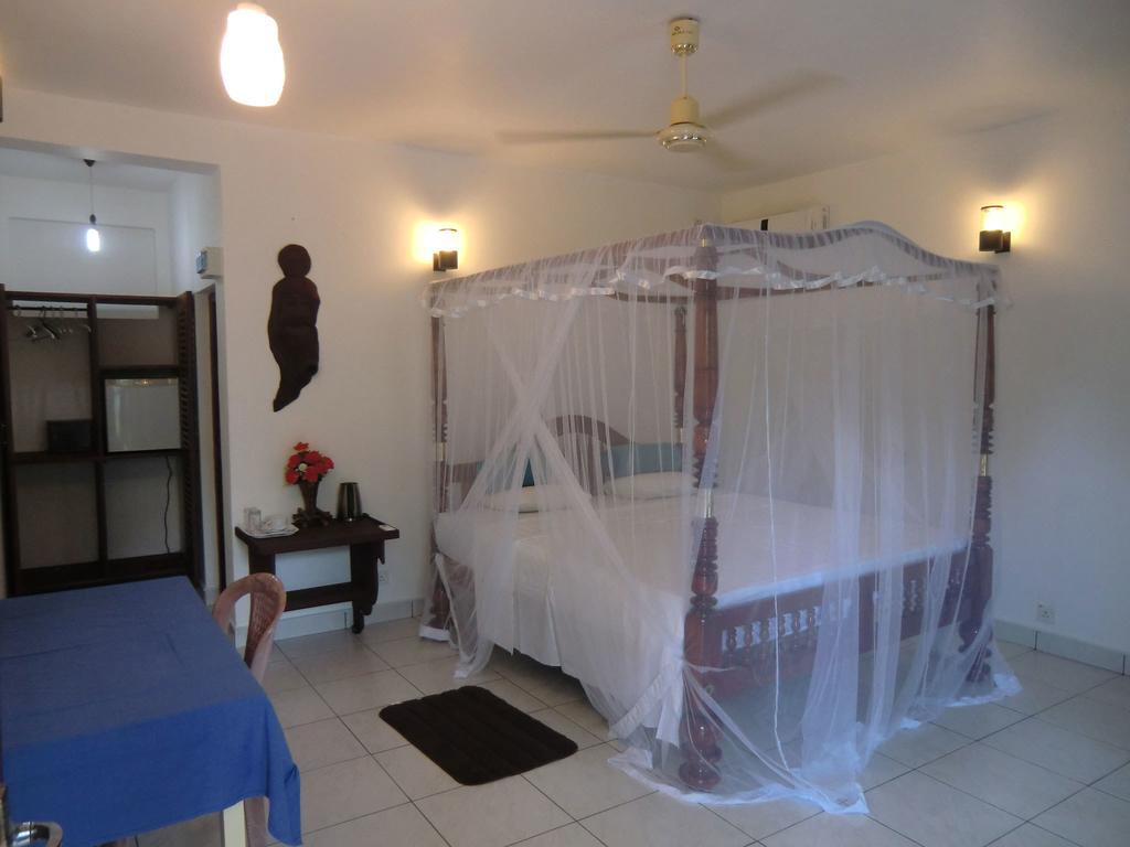 The Oasis Villa Hikkaduwa Room photo