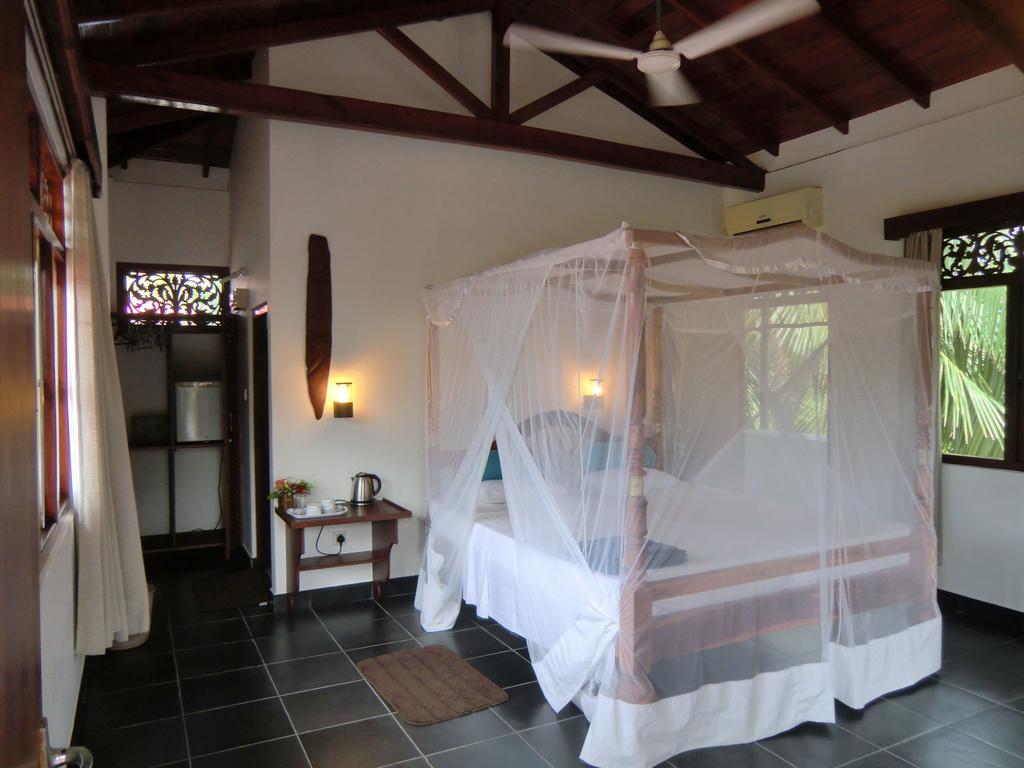 The Oasis Villa Hikkaduwa Room photo
